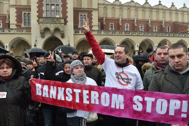 Protest frankowiczów na Rybnku Głównym w Krakowie