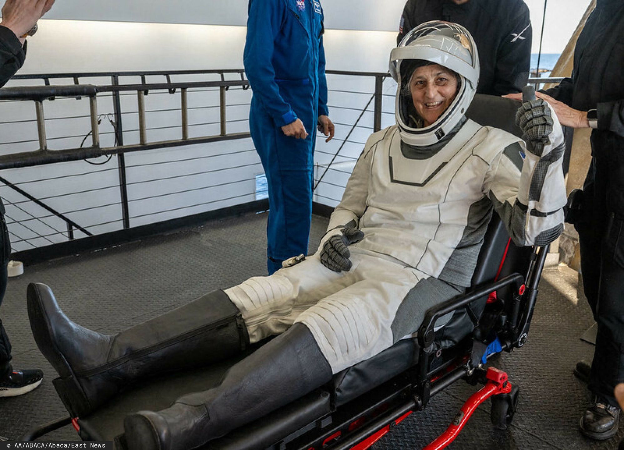 Sunita "Suni" Williams opuszcza pokład SpaceX Dragon