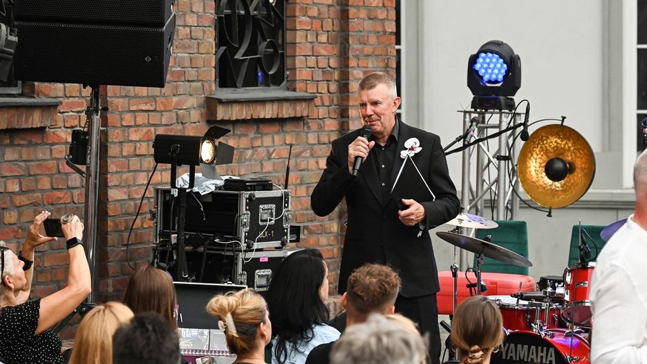 Do końca września Eljazz w Bydgoszczy zaprasza na koncerty i warsztaty w ramach Europejskiej Akademii Jazzu. Już 11 lipca na letniej scenie przy ul. Krętej 3  wystąpi Sarnecki/Lemańczyk/Golicki Trio. 