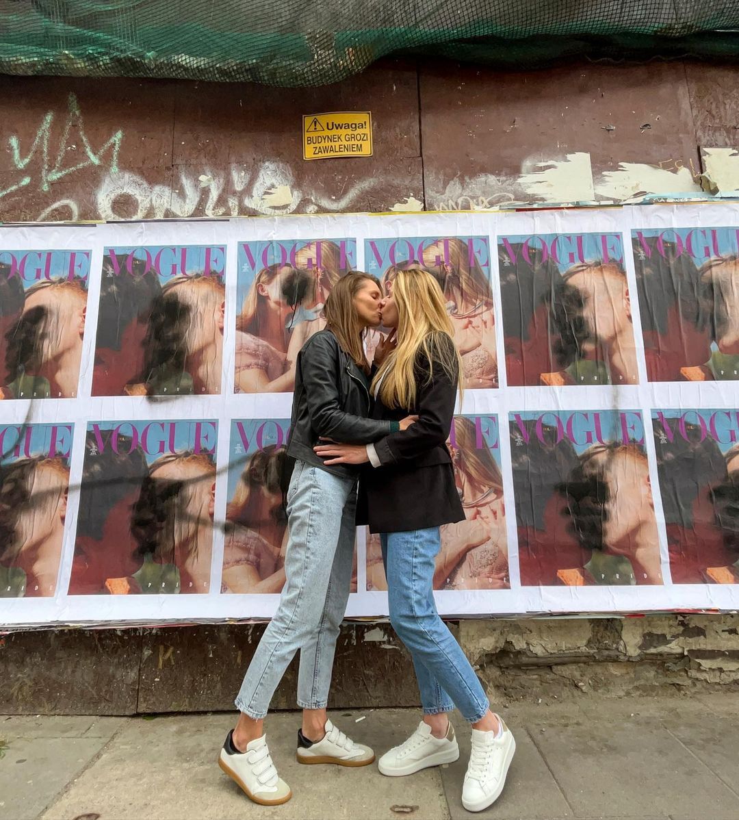 Marta Warchoł reaguje na zdewastowane plakaty "Vogue'a" w stolicy. Wzięła udział w happeningu 