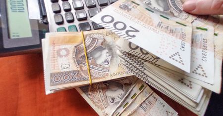 Lekarz zakończył pracę w wieku 78 lat. ZUS mówi, jaką ma emeryturę