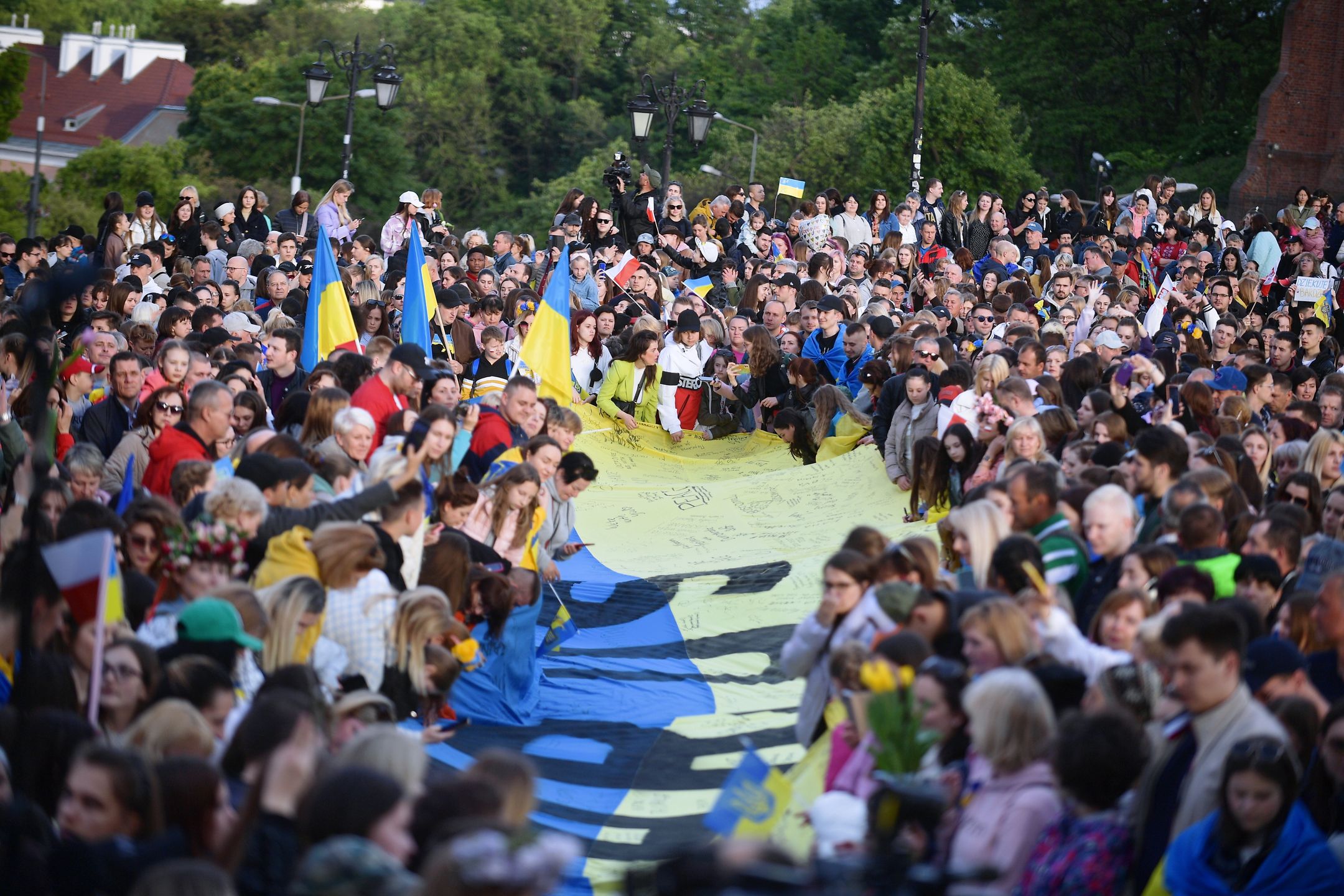 Warszawa, 29.05.2022. Obywatele Ukrainy podczas Marszu Wdzięczności w Warszawie