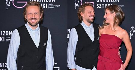 Rzadko pozują razem. Paweł Domagała wybrał się z żoną na premierę sztuki. To córka znanego aktora (ZDJĘCIA)