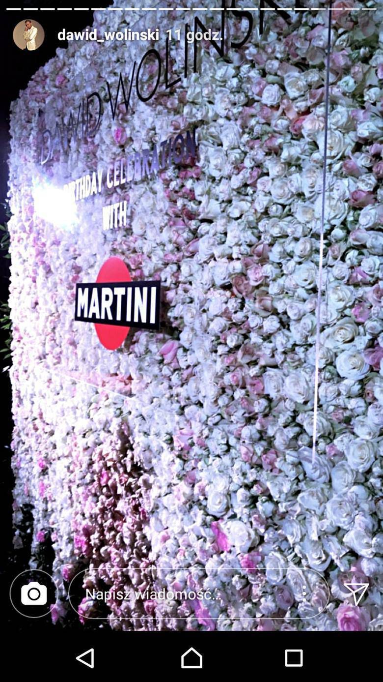Dawid Woliński dostał ścianę z róż na urodziny od Martini