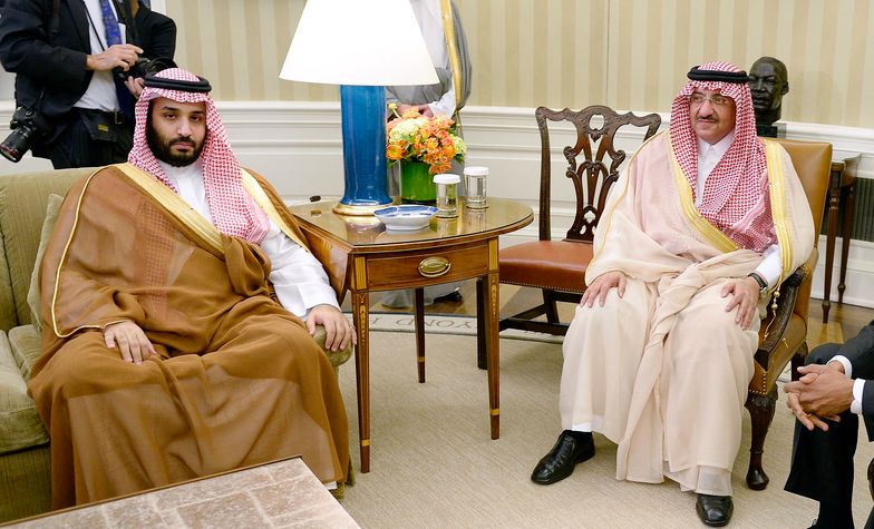 Na zdjęciu od lewej strony: książę Mohammed bin Salman i Mohammed bin Nayef