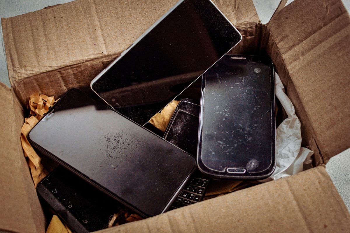 Które smartfony emitują szkodliwe promieniowanie?