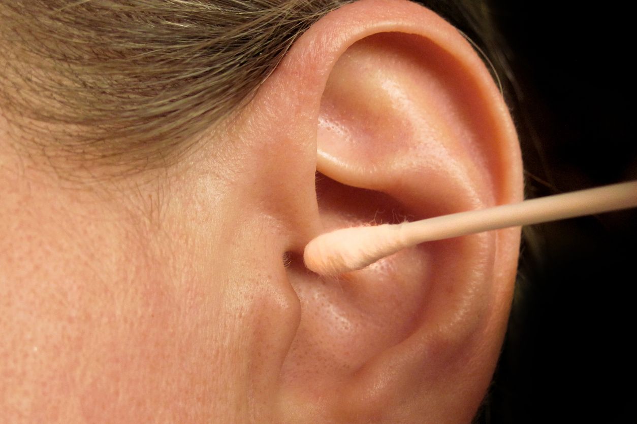 Kolor woskowiny z uszu – kiedy świadczy o chorobie?