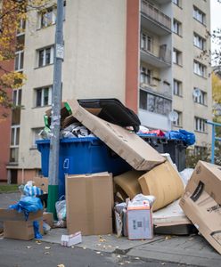 Zbyt drogi wywóz śmieci. Warszawiacy się skarżą