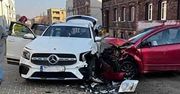 Chorzów: Pijana kierująca Citroenem czołowo uderzyła w Mercedesa. Wiozła małe dziecko