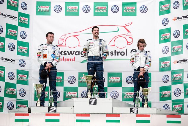 Podium pierwszego wyścigu Volkswagen Castrol Cup w sezonie 2014 (fot. volkswagencastrolcup.pl)