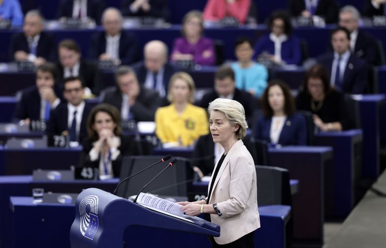 European Commission President Ursula von der Leyen speaks in front of the Commissioners-designate members during a debate on 'Presentation by the Commission President-elect of the College of Commissioners and its programme' at the European Parliament in Strasbourg, France, 27 November 2024. The EU Parliament's session runs from 25 till 28 November 2024. The EU Parliament's session runs from 25 till 28 November 2024. EPA/RONALD WITTEK Dostawca: PAP/EPA.