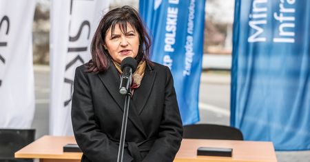 Rząd porozumiał się ze związkowcami w sprawie podwyżek dla budżetówki. "Z korzyścią dla pracowników"