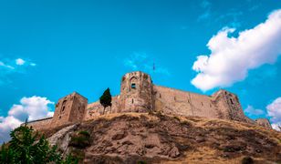 Zamek w Turcji zniszczony przez trzęsienie ziemi. Ocalały tylko fragmenty murów