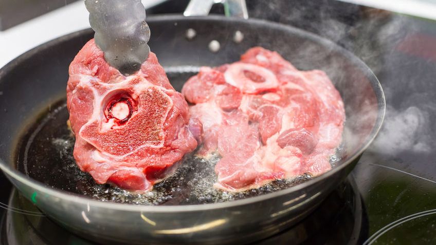 Surowy antrykot wołowy bez kości (samo mięso)