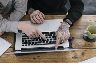 Tatuaże w miejscu pracy nie powinny być już problemem. Są nowe badania