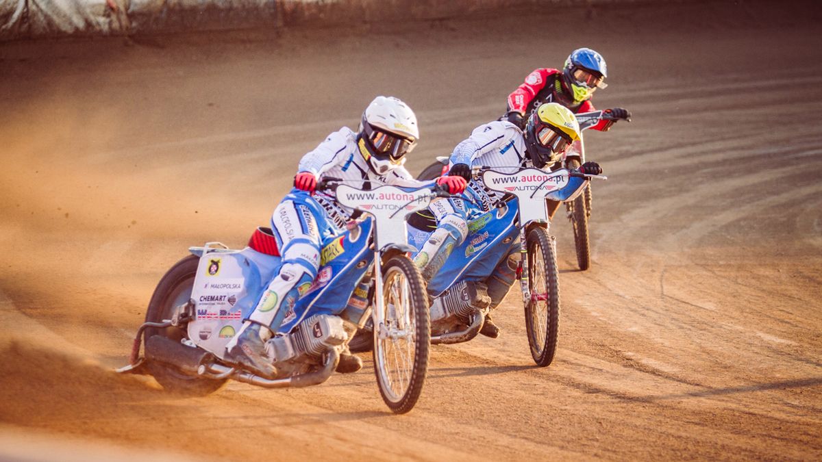 WP SportoweFakty / Tomasz Kordys / Na zdjęciu: Zawodnicy Unii Tarnów na prowadzeniu