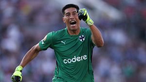 Uderzył rywala, ale to nie był koniec. Później pobili się w szatni. Padła obelga