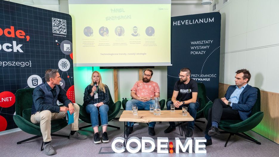 Debata ekspertów o sztucznej inteligencji podczas Hack4change w Domu Zdrojowym w Gdańsku