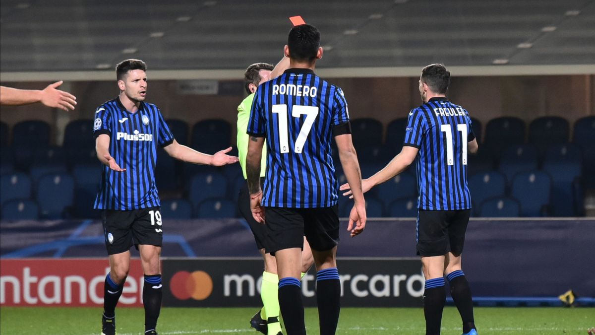 PAP/EPA / PAOLO MAGNI  / Na zdjęciu: Remo Freuler w meczu z Realem już w 17. minucie otrzymał czerwoną kartkę