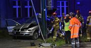 Wypadek w Świętochłowicach. Samochód uderzył w słup na Łagiewnickiej