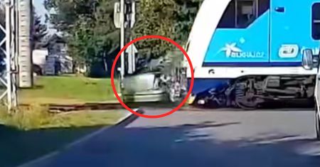 Uciekał policji. Dramatyczny finał. Wideo z Czech krąży po sieci