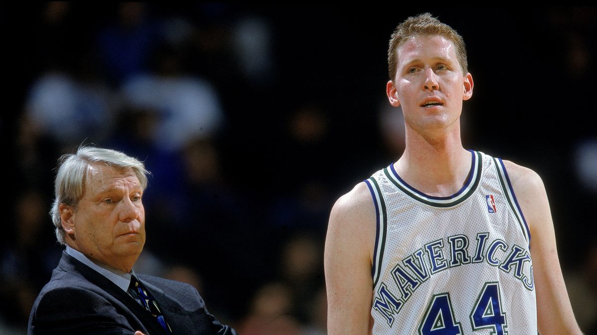 Shawn Bradley w barwach Dallas Mavericks