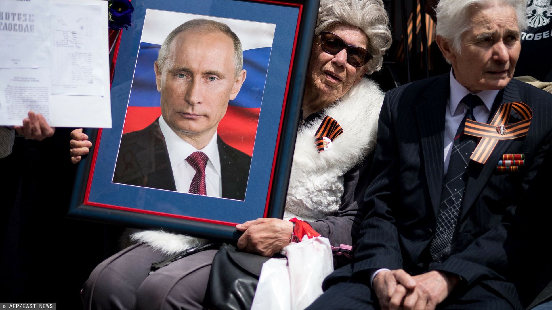 Portret Władimira Putina na uroczystościach w Serbii nie jest niczym nadzwyczajnym. Tutaj - na 72. rocznicy zakończenia II Wojny Światowej