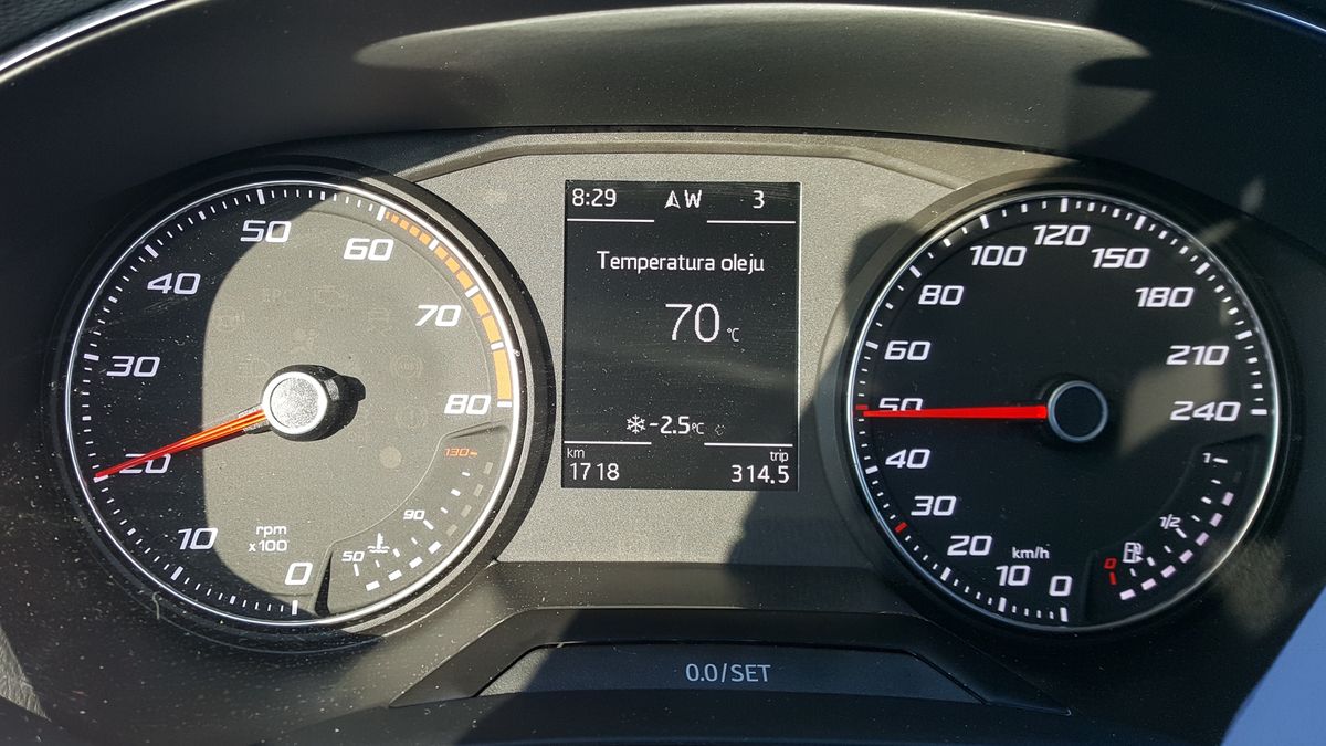 Temperatura silnika czy oleju szybciej wzrośnie w trakcie jazdy niż postoju.