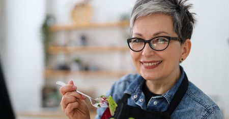 Masz więcej niż 50 lat? Tych produktów unikaj jak ognia