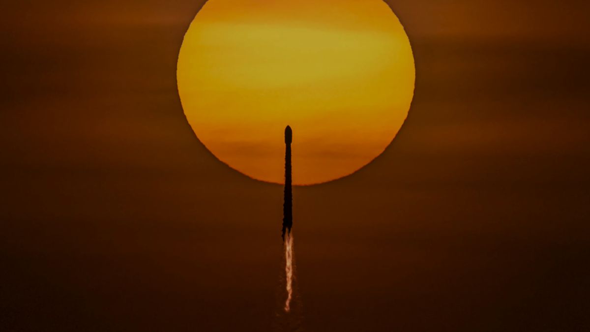 Zdjęcie dnia. Startująca rakieta Falcon 9 na wyjątkowym tle 1