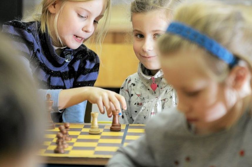 Szachy w programie nauczania blisko stu warszawskich szkół podstawowych