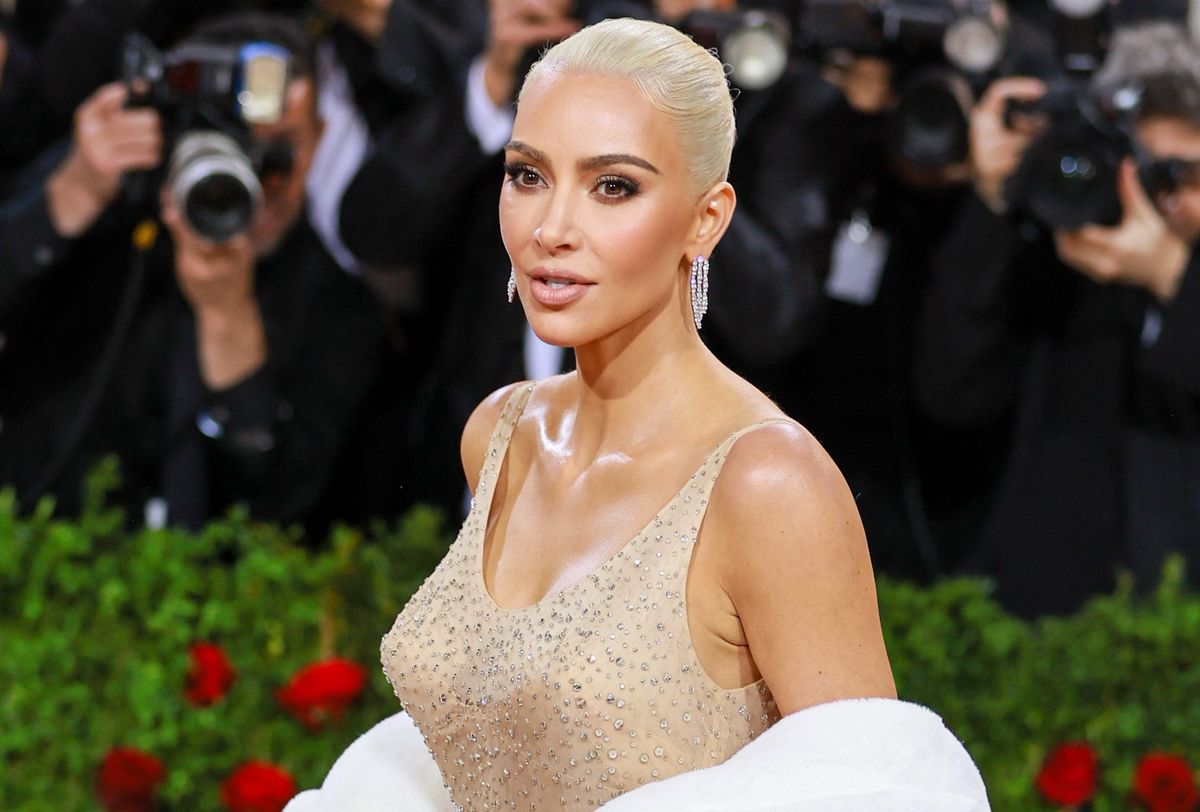 Kim Kardashian zniszczyła kultową suknię Marilyn Monroe? 