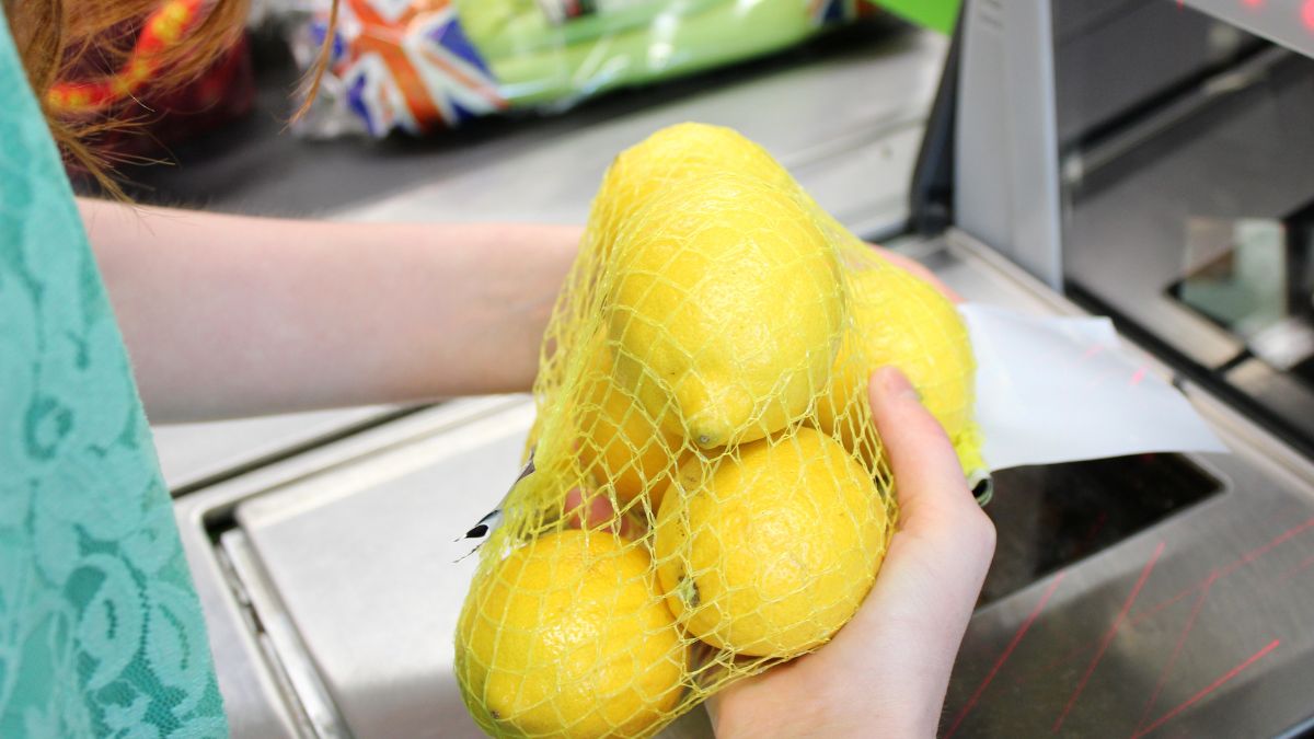 Kasy samoobsługowe w Biedronkach mają ukrytą funkcję