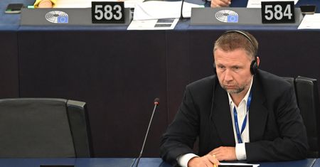 Tusk ściągnął go z Brukseli. Już zareagował