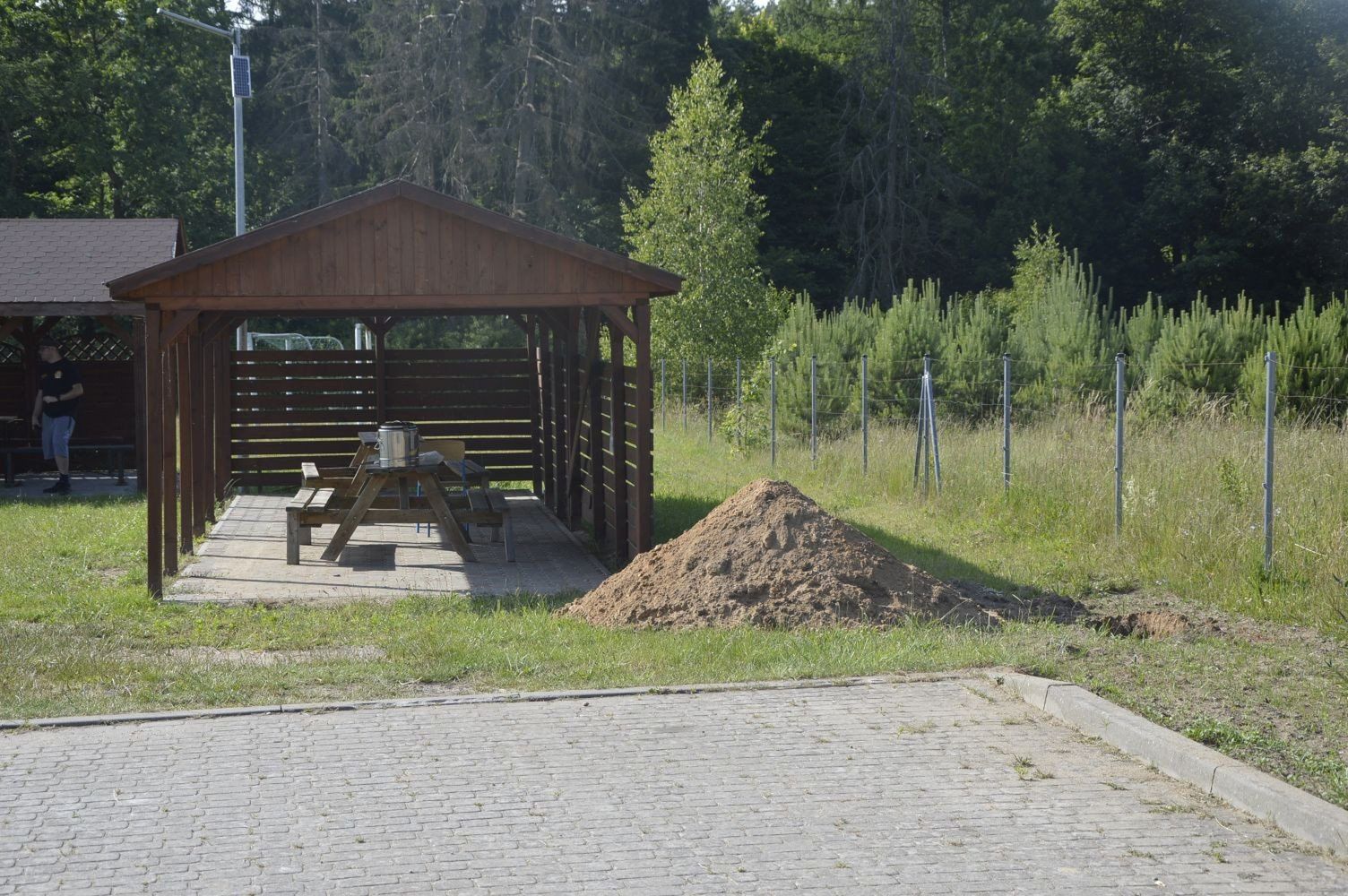Mieszkańcy Studnicy zakopali Kapsułę Czas, która ma być odkopana za 25 lat.