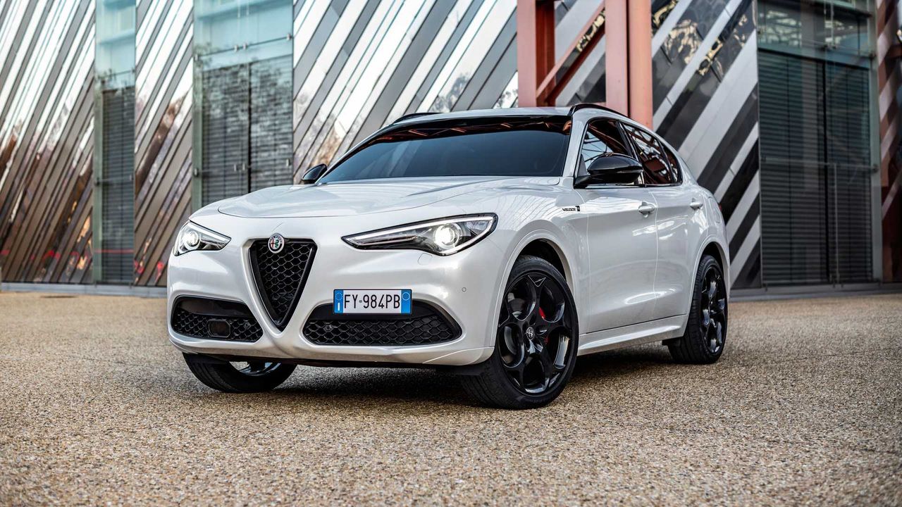 Alfa Romeo Stelvio Veloce Ti będzie złotym środkiem. Moc wydaje się wystarczająca