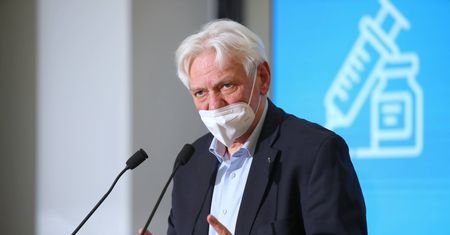Koronawirus. Obostrzenia wkrótce powrócą? Niepokojące doniesienia
