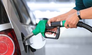Nowe ceny paliw w weekend i poniedziałek. Benzyna drożej, diesel taniej