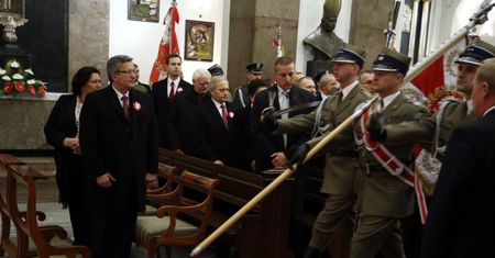Święto Niepodległości: Prezydent na mszy, faszyści na ulicach