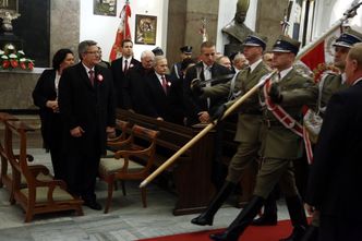 Święto Niepodległości: Prezydent na mszy, faszyści na ulicach