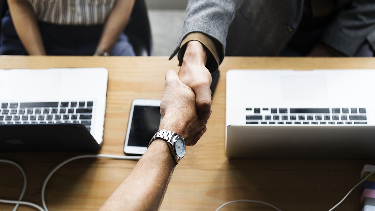 Kontrakt menedżerski nie jest regulowany przez kodeks cywilny ani kodeks pracy