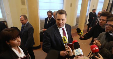 Wakacje w trybie rotacyjnym jak ferie? Jest odpowiedź Przemysława Czarnka