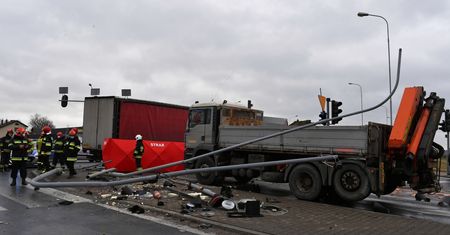 Łódzkie. Karambol na DK 91 z udziałem 5 pojazdów. Nie żyje jedna osoba