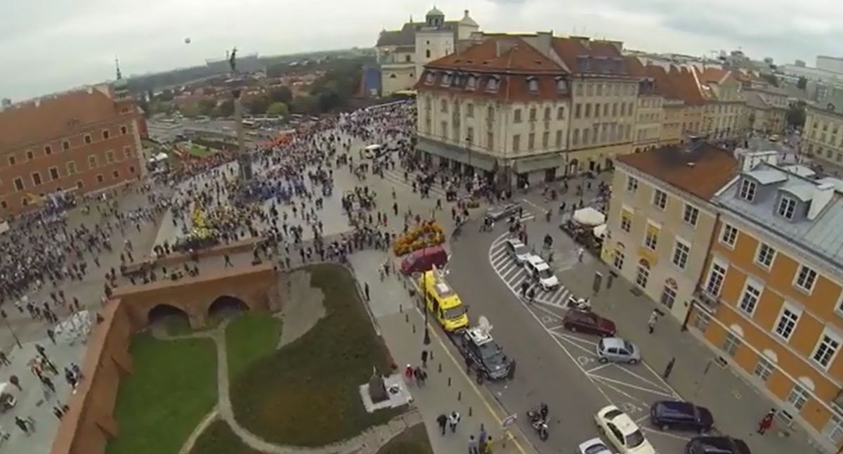 Chcesz kręcić w Warszawie filmy za pomocą drona? Zapłacisz nawet 12 tysięcy!