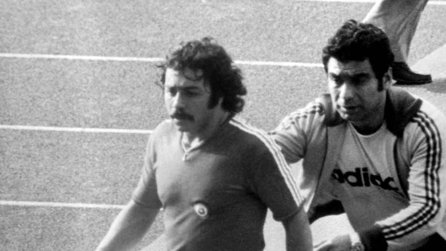 Getty Images / S&G/PA Images / Na zdjęciu: Carlos Caszely (z przodu).