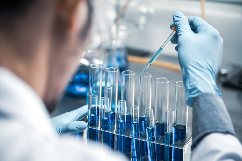 W laboratoriach Selvity mogą być testowane leki m.in. na Covid-19. 