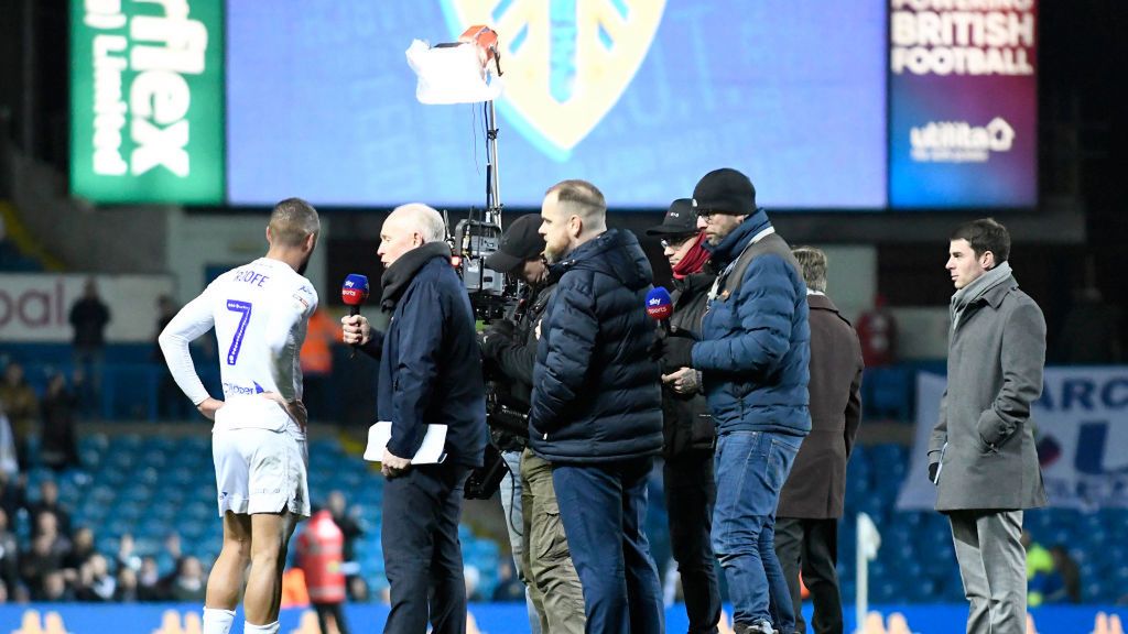 wywiad z piłkarzem Leeds United przeprowadzany przez telewizję Sky Sports