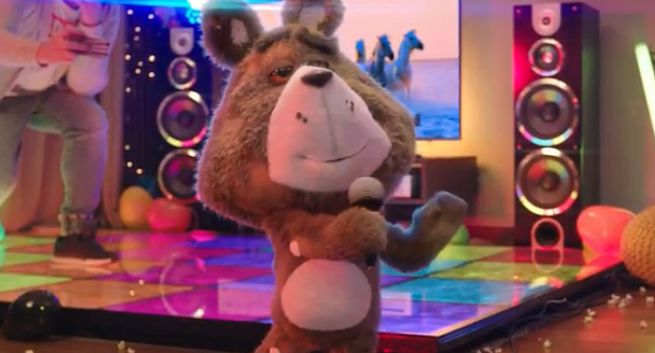 Karaoke o rejestrowaniu numerów w reklamie Plush na Kartę (wideo)