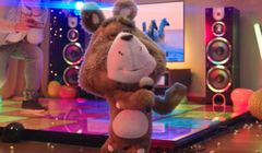 Karaoke o rejestrowaniu numerów w reklamie Plush na Kartę (wideo)