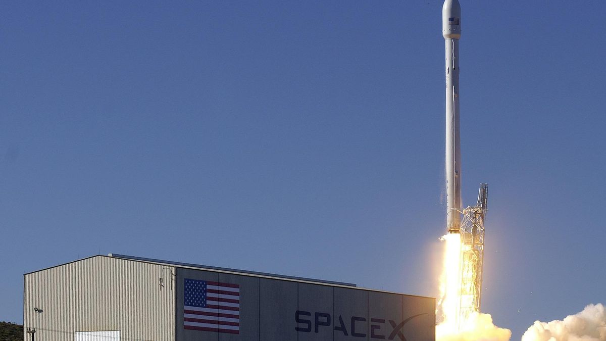 Chińscy naukowcy przyglądają się satelitom od SpaceX
